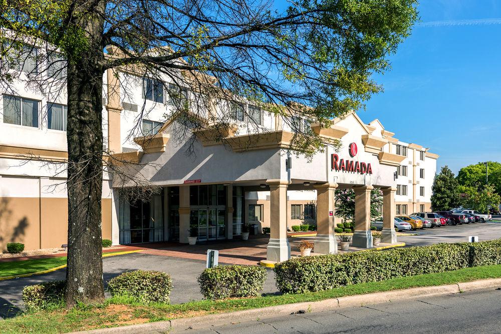 Ramada By Wyndham Birmingham Airport Hotel Exterior photo