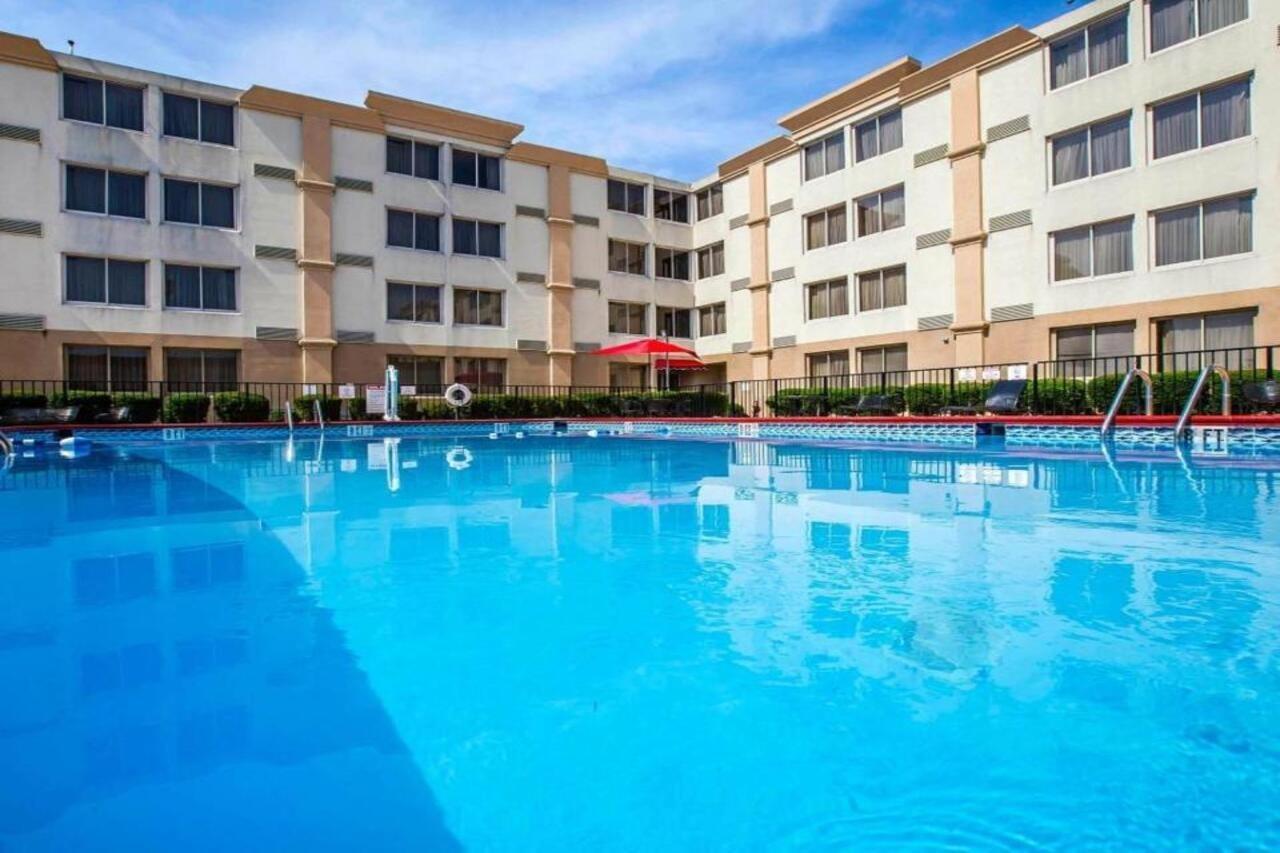 Ramada By Wyndham Birmingham Airport Hotel Exterior photo