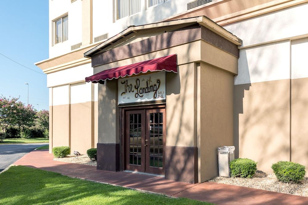 Ramada By Wyndham Birmingham Airport Hotel Exterior photo
