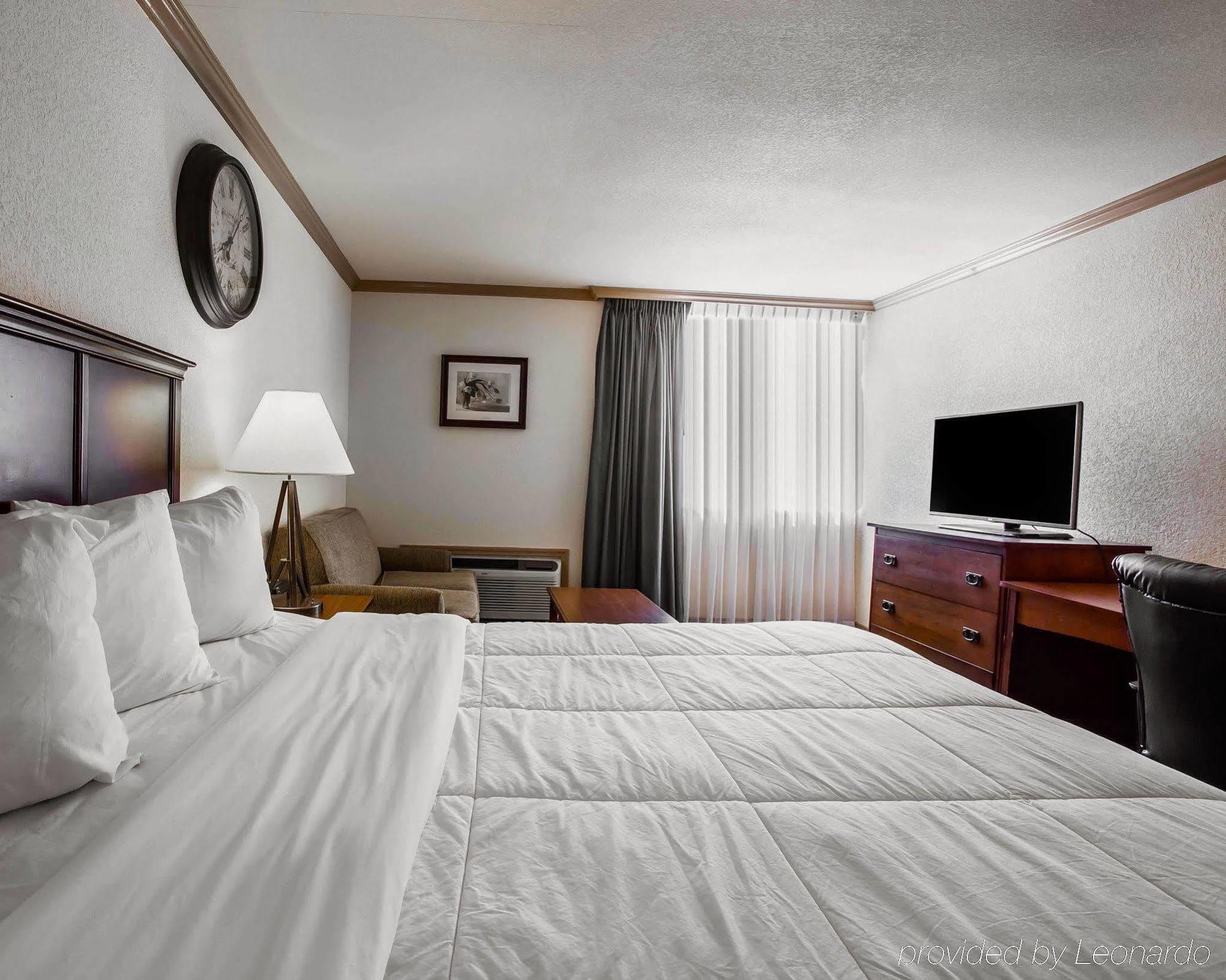Ramada By Wyndham Birmingham Airport Hotel Exterior photo