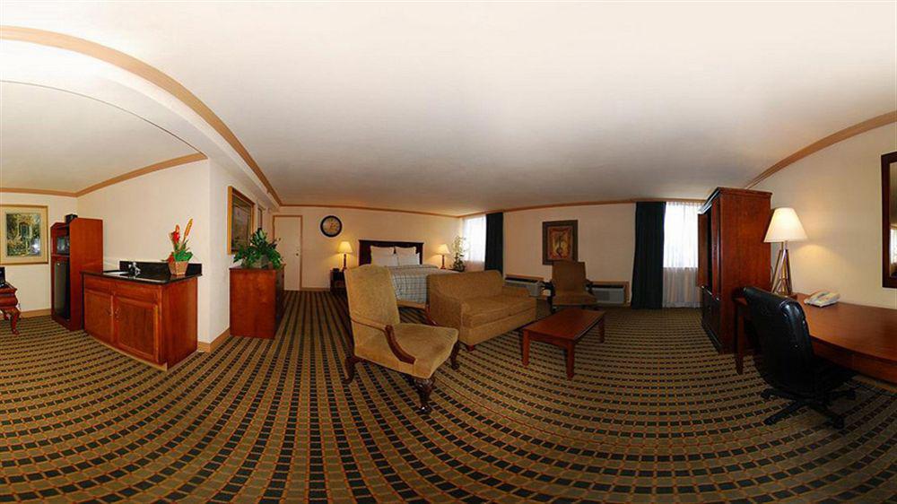 Ramada By Wyndham Birmingham Airport Hotel Exterior photo